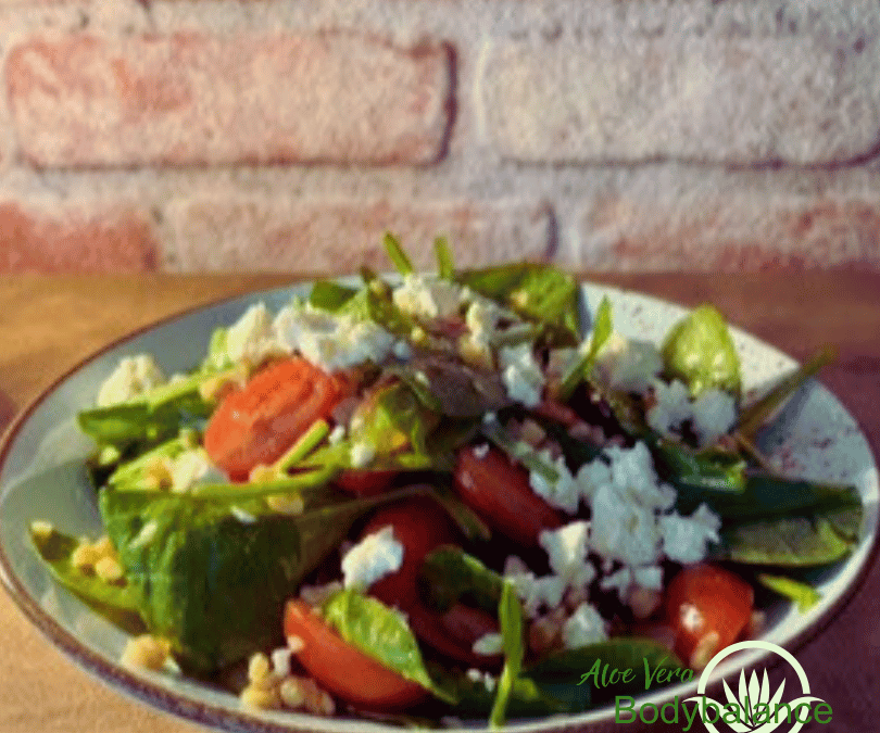 Fruchtiger Spinatsalat